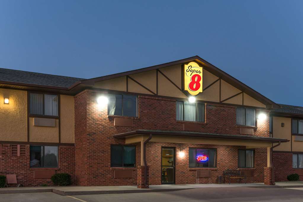 Super 8 by Wyndham Warrenton - photo 2