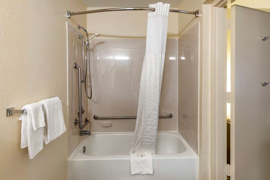 Quality Inn Duluth Atlanta Northeast - photo 9