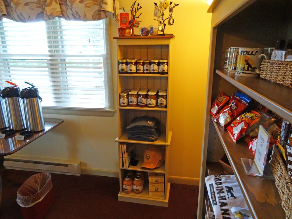 Amish Country Motel - photo 2
