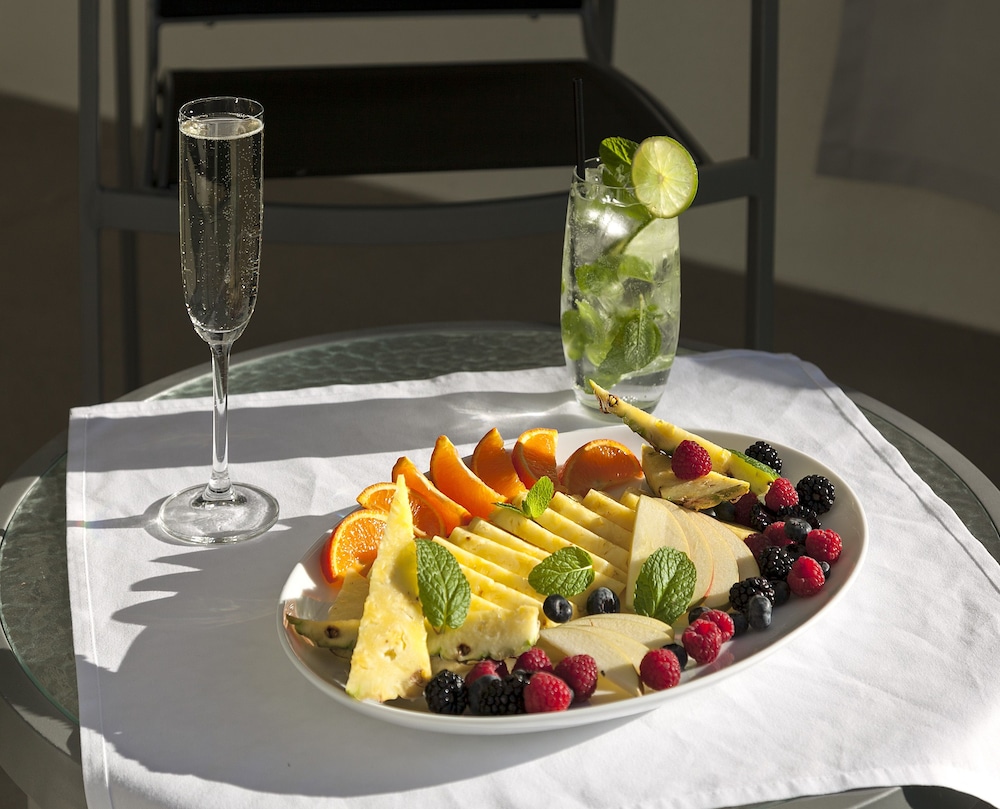 Marina del Rey Hotel - photo 19