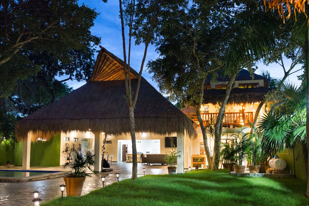 Deluxe Private Villa with Pool — 4-Star Luxury Hotel in Cancun, Mexico