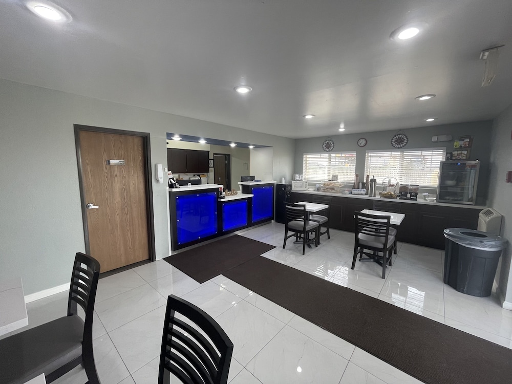 Americas Choice Inn And Suites - photo 28