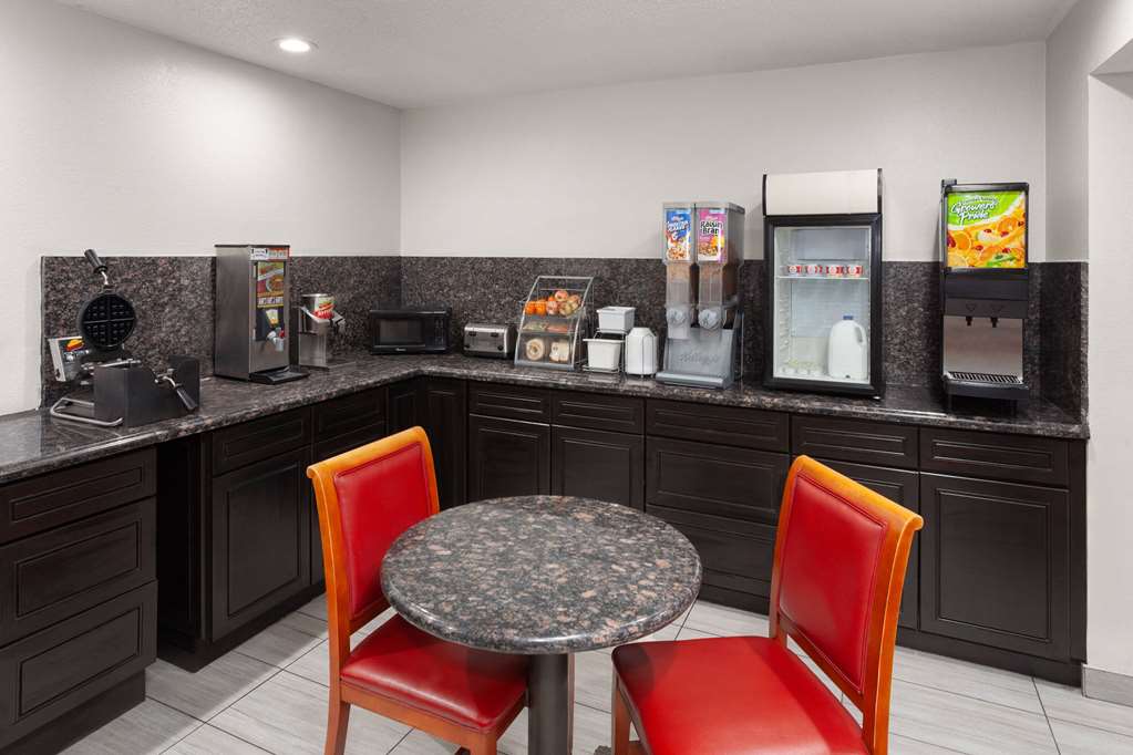 Super 8 by Wyndham Romeoville Bolingbrook - photo 23