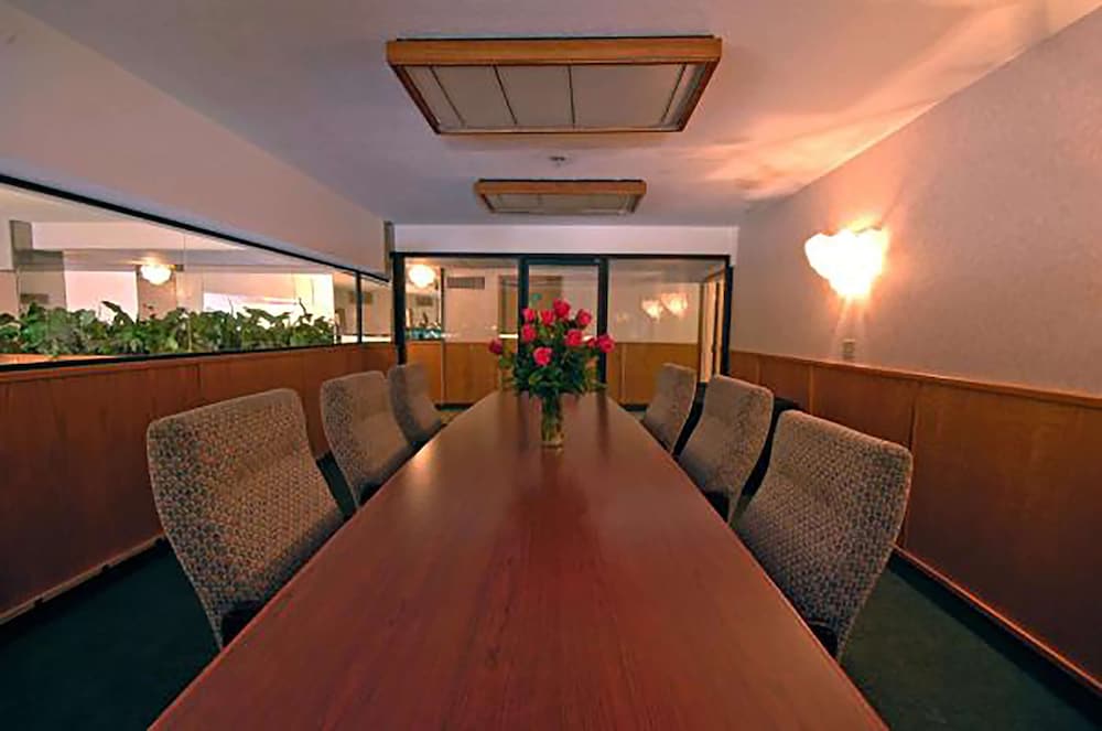 Yuma Inn & Suites - photo 22