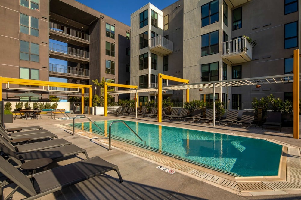 Suitesrus Apart Hotel Near Dodgers Stadium - photo 2