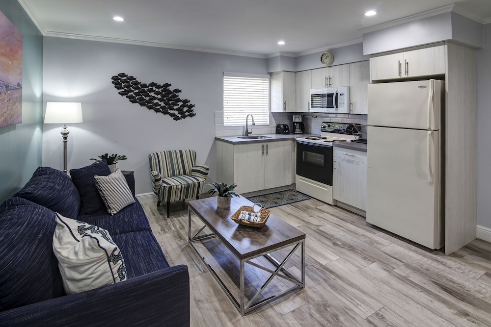 May Dee Suites - photo 21