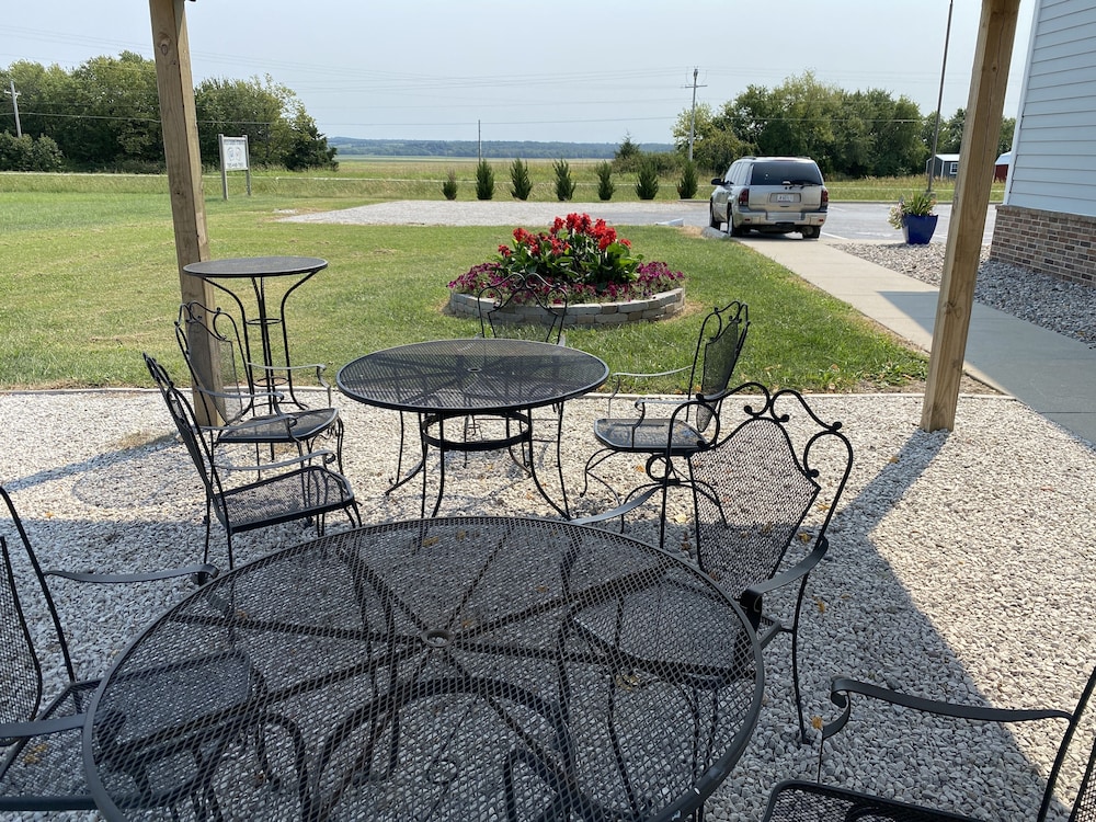 Garnett Hotel & RV Park - photo 46