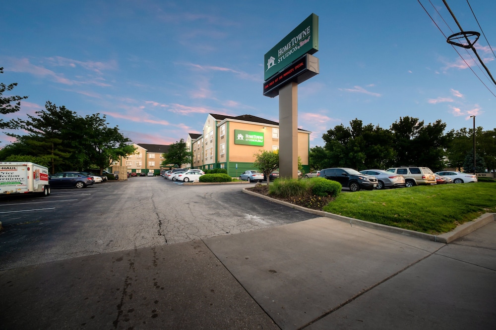 HomeTowne Studios by Red Roof St. Louis Airport N Lindbergh - photo 22