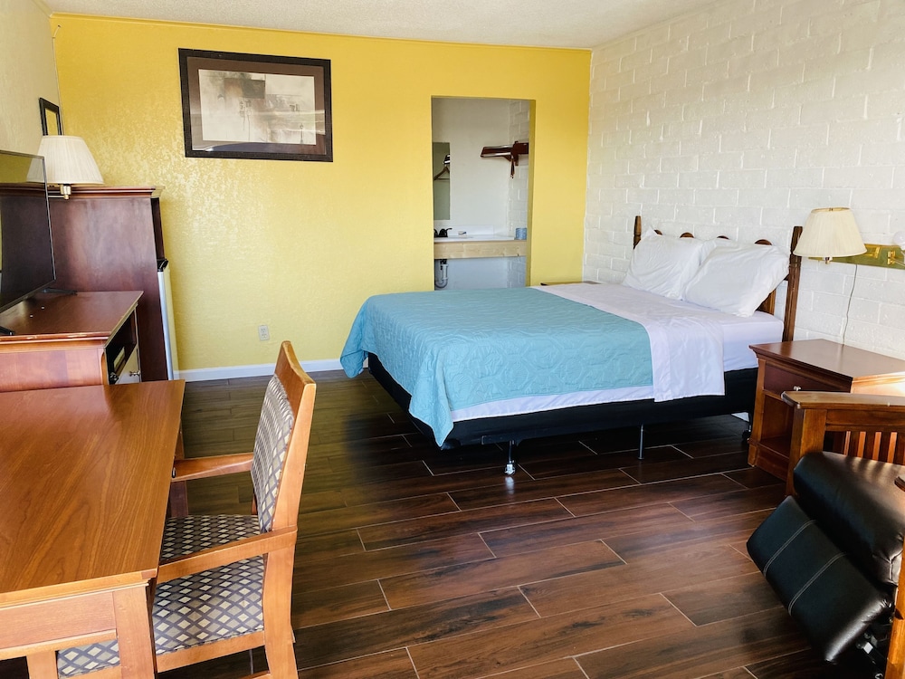Champions Inn - photo 5