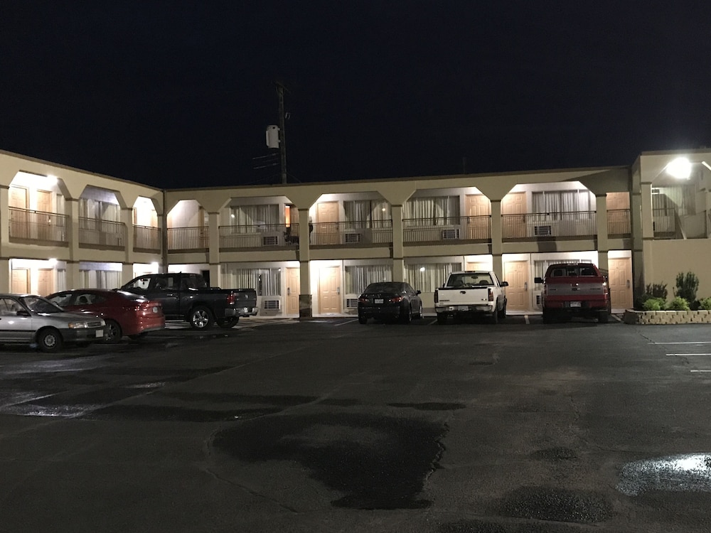 Hutchinson Inn - photo 26