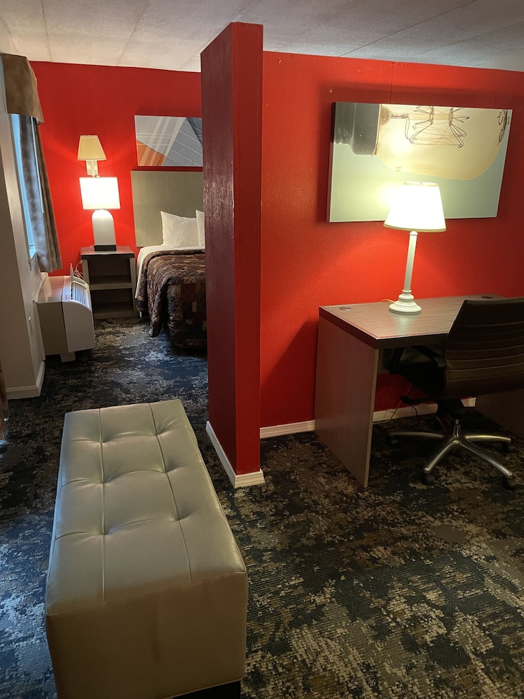 Gold Star Inn & Suites - photo 5