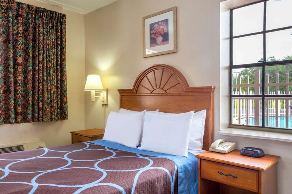 Super 8 Tampa U.S.F. Near Busch Gardens Downtown - photo 11
