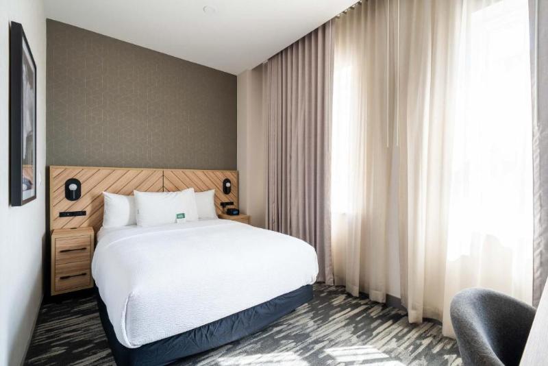 Sandman Signature Fort Worth Downtown Hotel - photo 4