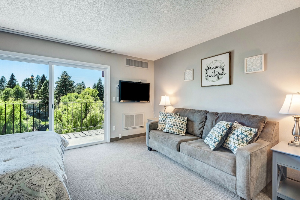 Bend Riverside Inn & Suites - photo 210