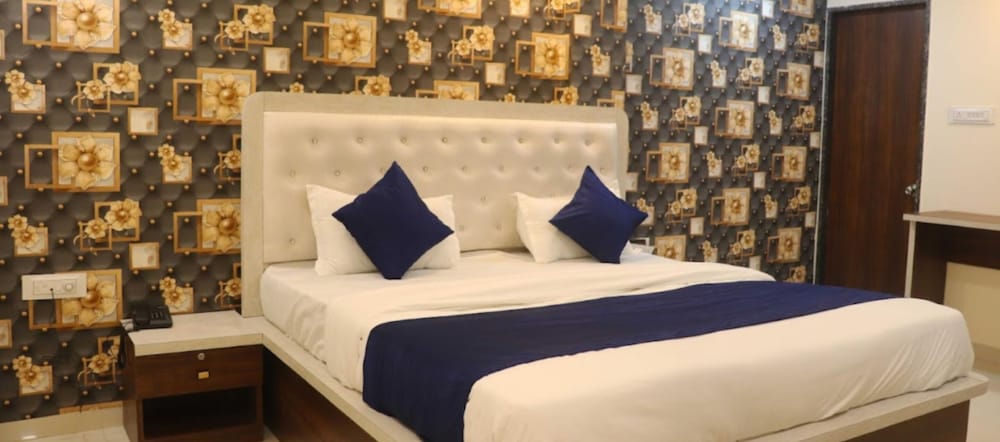 Hotel 7 Heaven Indore - last minute hotel in Indore