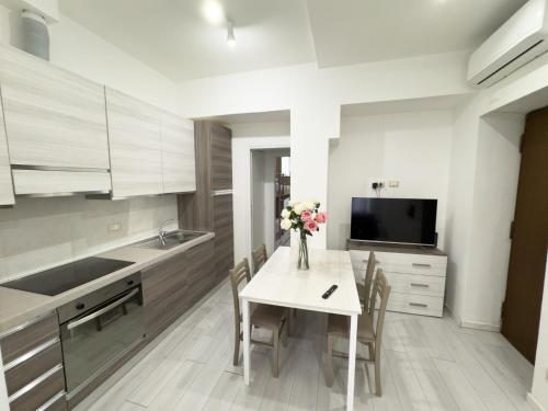 Valerias Nest Elegant Apt with WiFi and Charm — 4-Star Luxury Hotel in Rome, Italy
