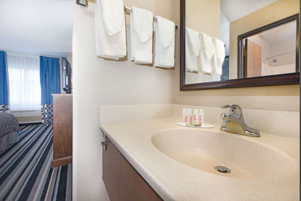 Super 8 by Wyndham Fairfield - photo 9