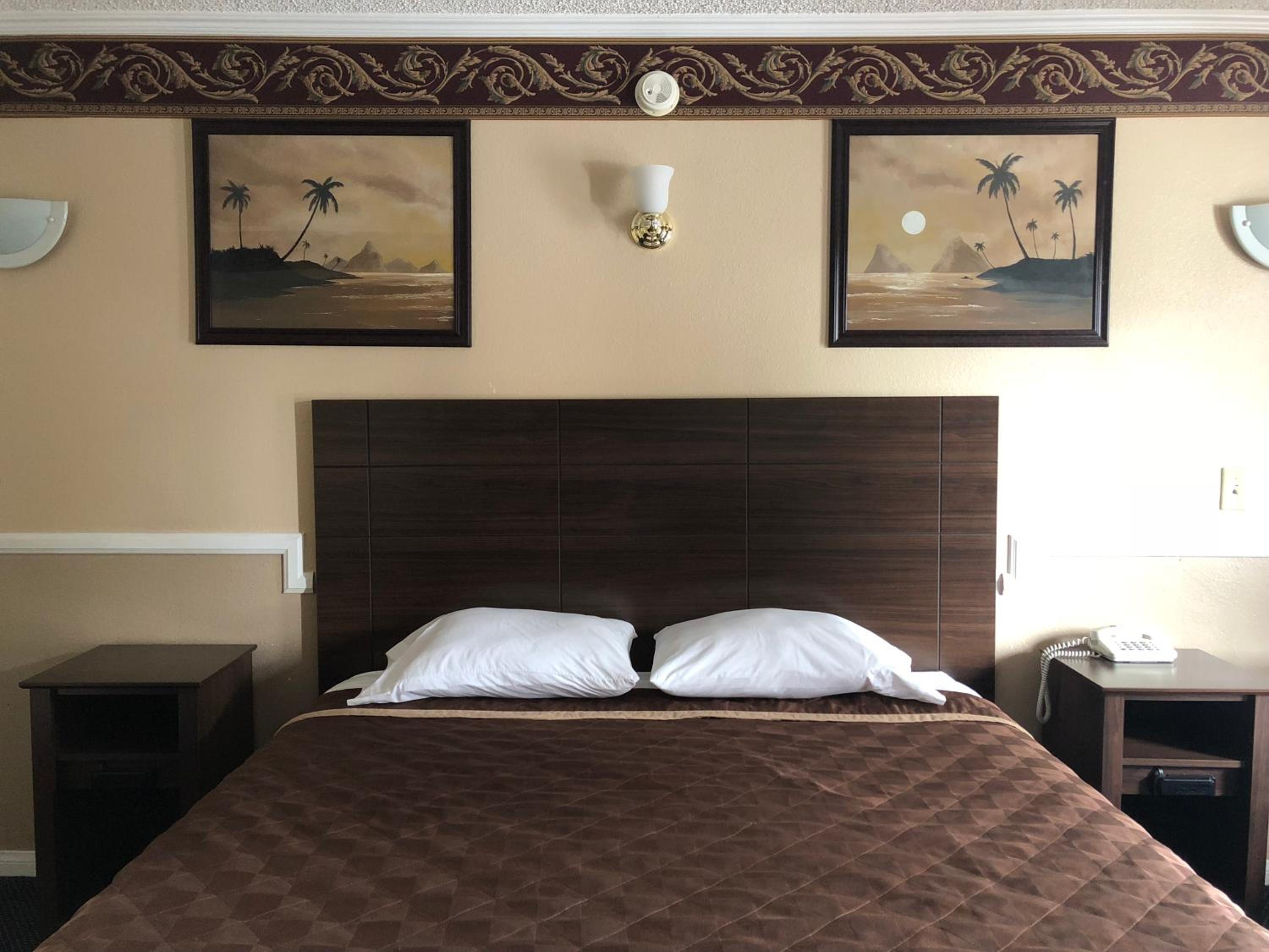 Whittier Travel Inn - photo 6