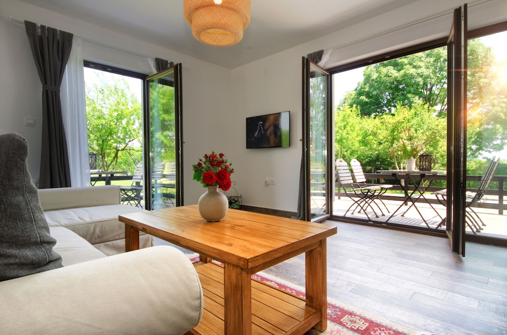 Lagom Apartments — 4-Star Luxury Hotel in Rakovica, Croatia