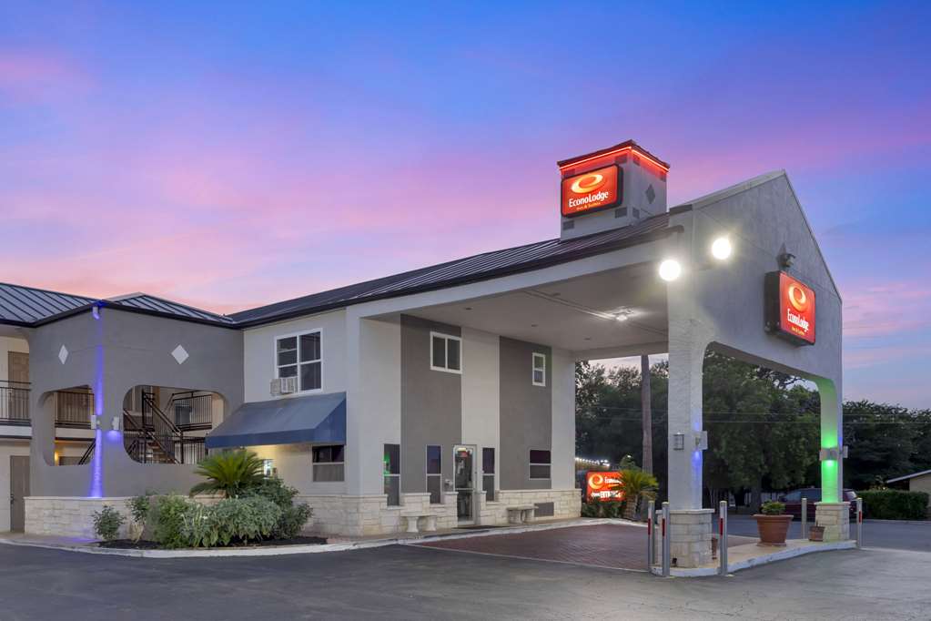 Econo Lodge Inn & Suites Near Lackland AFB - featured photo