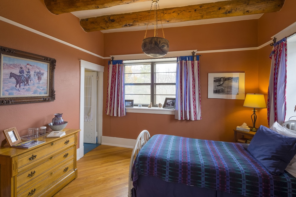Casa del Gavilan Historic Inn — Cimarron — photo 3
