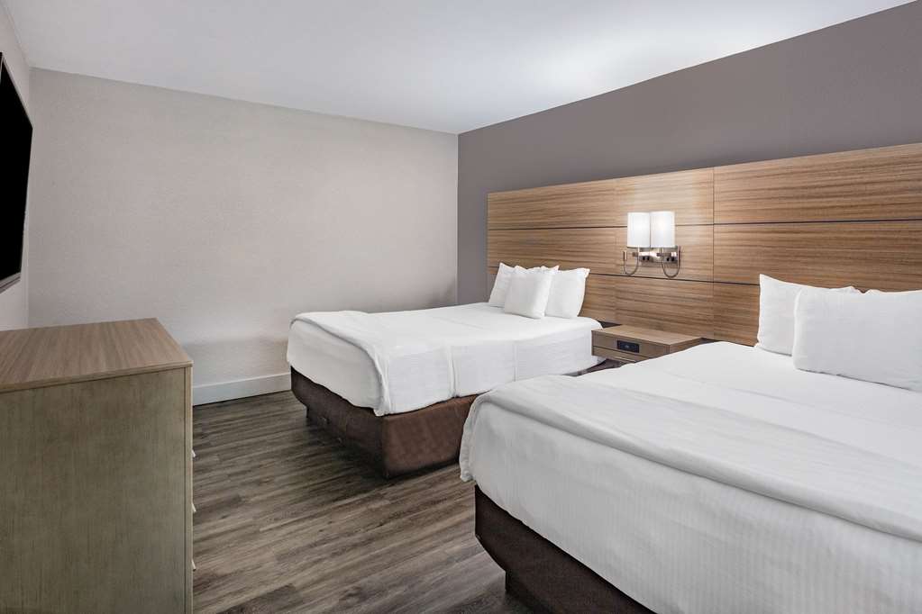 La Quinta Inn & Suites by Wyndham Joplin - photo 19