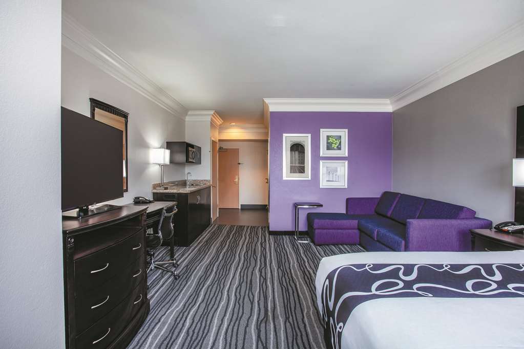 La Quinta Inn & Suites by Wyndham Dublin Pleasanton - photo 23