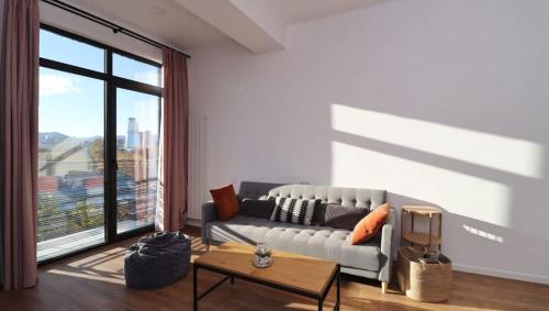 Super Stylish 1BR Apartment Near Fabrica