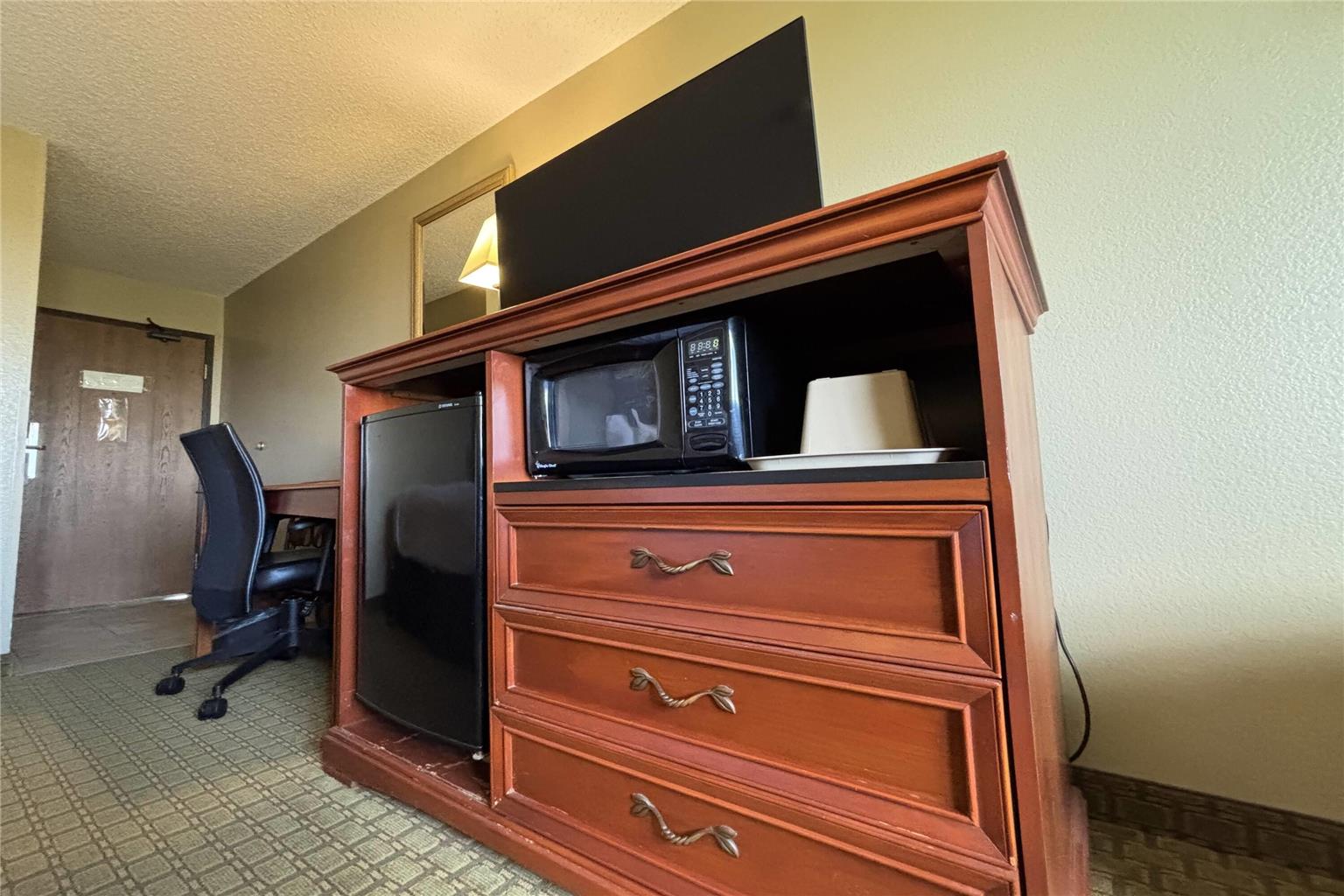 Super 8 by Wyndham Pontiac - photo 18
