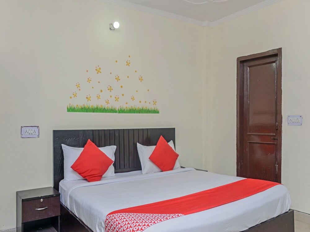 Oyo 24905 Attrap@209 - last minute hotel in Noida