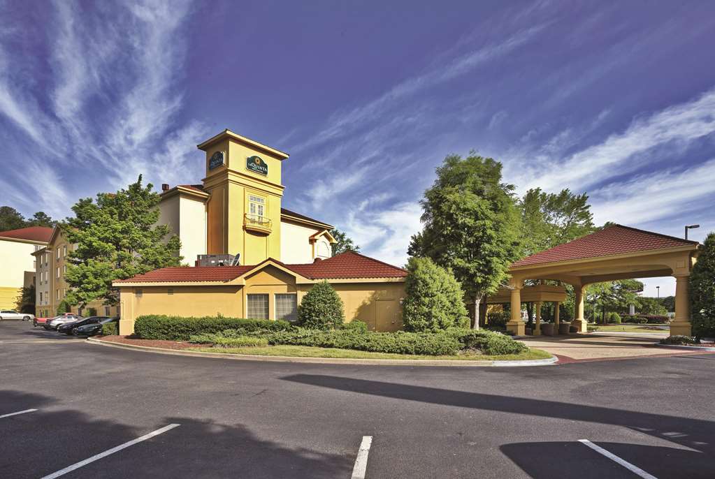 La Quinta Inn & Suites by Wyndham Birmingham Homewood - photo 4