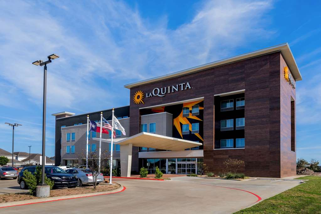 La Quinta Inn & Suites by Wyndham Houston Cypress - featured photo