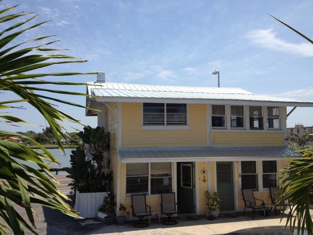 Sun N Fun Beachfront Vacation Rentals - photo 25