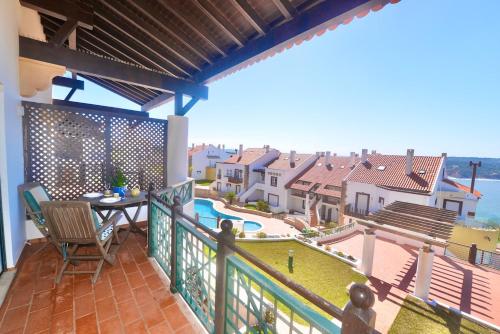 'Collasão' Stunning Duplex with Pool & Sea Views — 4-Star Luxury Hotel in Sao Martinho Do Porto, Portugal