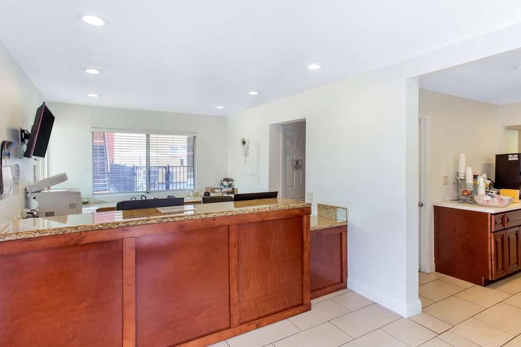 Howard Johnson Suites by Wyndham San Diego Chula Vista BayFt - photo 3