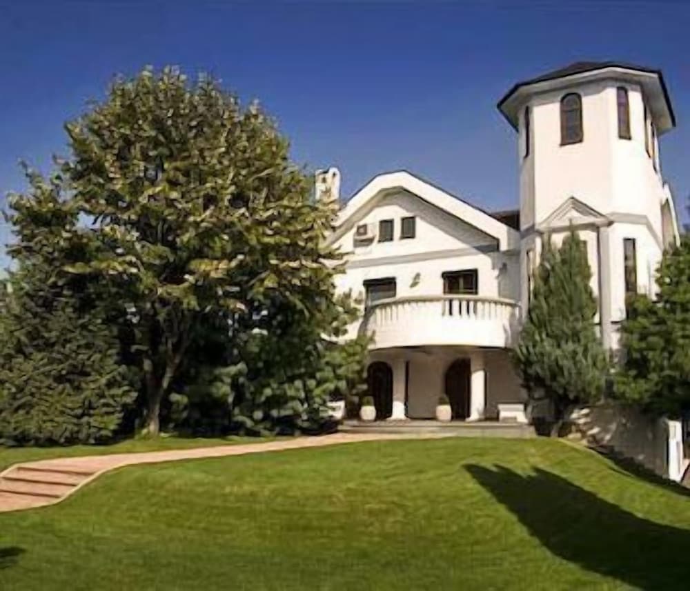 Villa Belvedere — 4-Star Luxury Hotel in Belgrade, Serbia