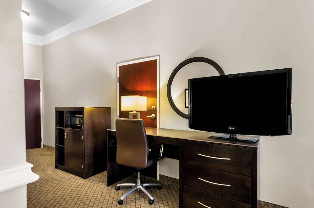 Comfort Suites at Katy Mills - photo 22