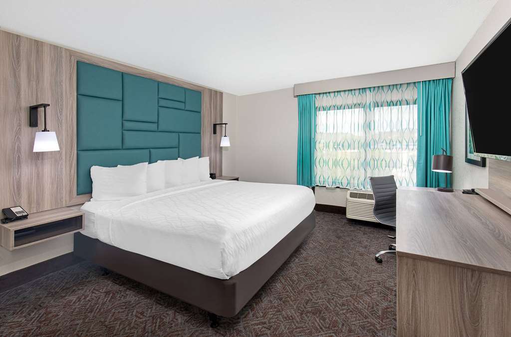 La Quinta Inn by Wyndham Pigeon Forge Dollywood - photo 17