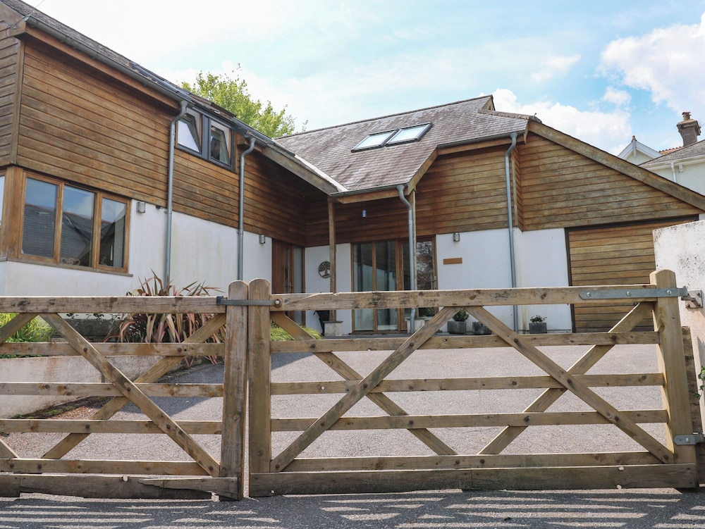 Little Rondeval - carbon neutral hotel in Totnes