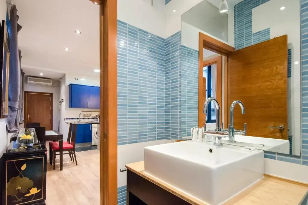 Seasonal Living Cozy Stay — 4-Star Luxury Hotel in Madrid, Spain