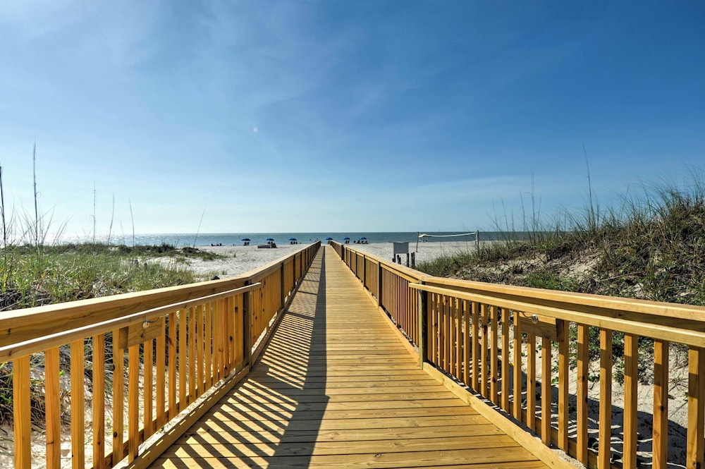 Pool Tennis & Gym: Resort Condo in Hilton Head - photo 2
