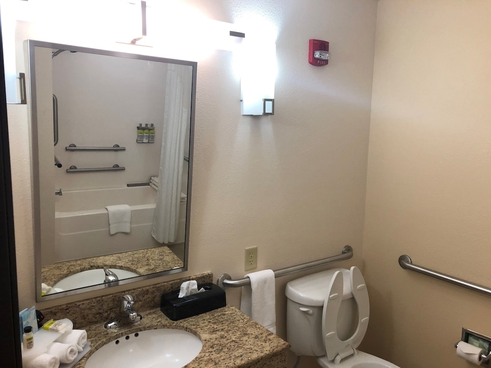 Holiday Inn Express Hotel & Suites Concordia by IHG - photo 17