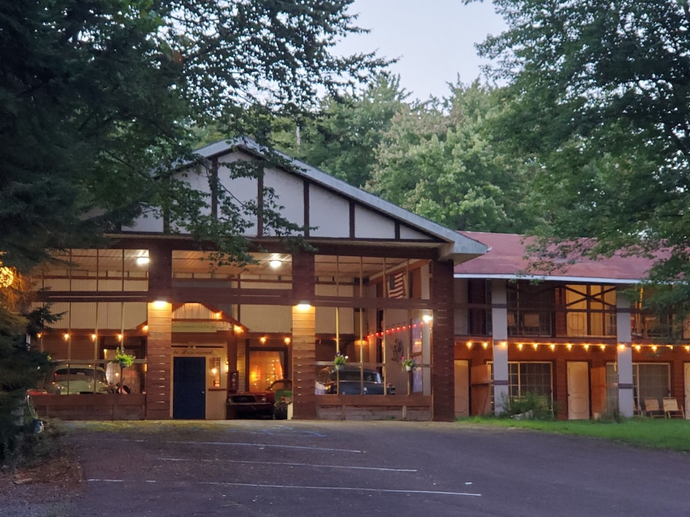 Pocono Mountains Hotel and Spa in Gouldsboro, United States