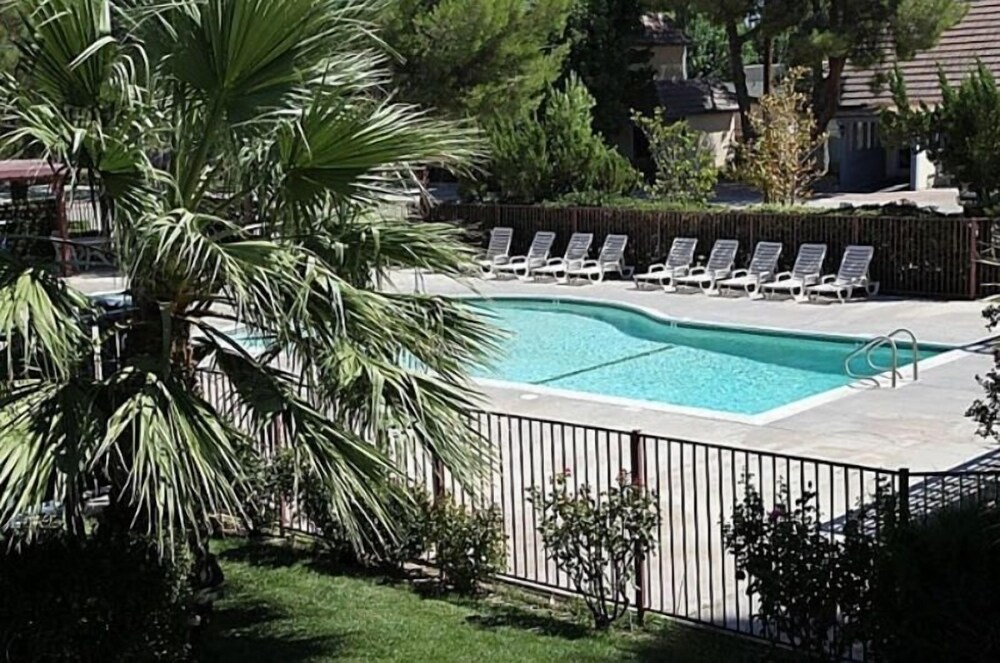 Americas Best Value Inn and Suites Lancaster - photo 18