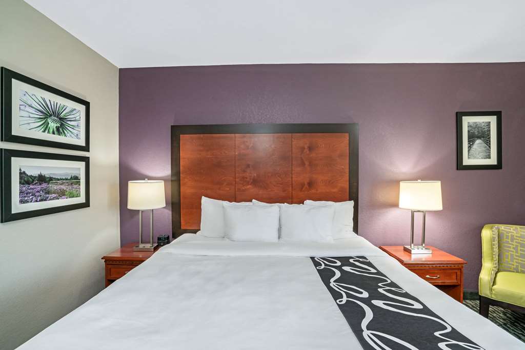 La Quinta Inn & Suites by Wyndham Knoxville North I 75 - photo 30