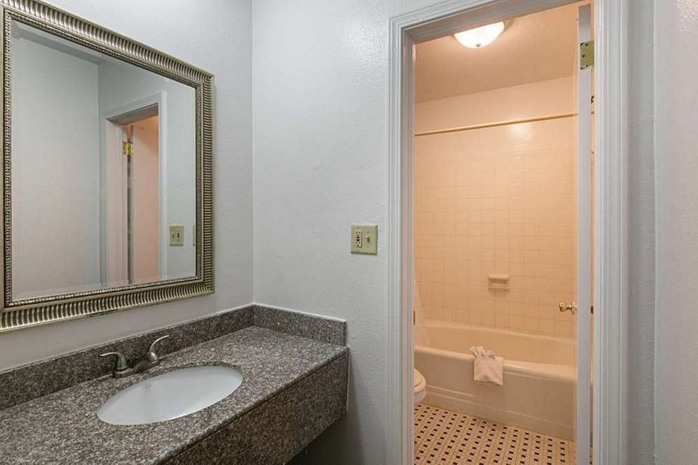 Rodeway Inn & Suites Enterprise - photo 6