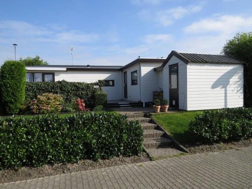 Chalet Makkum V10 — 4-Star Luxury Hotel in Makkum, Netherlands