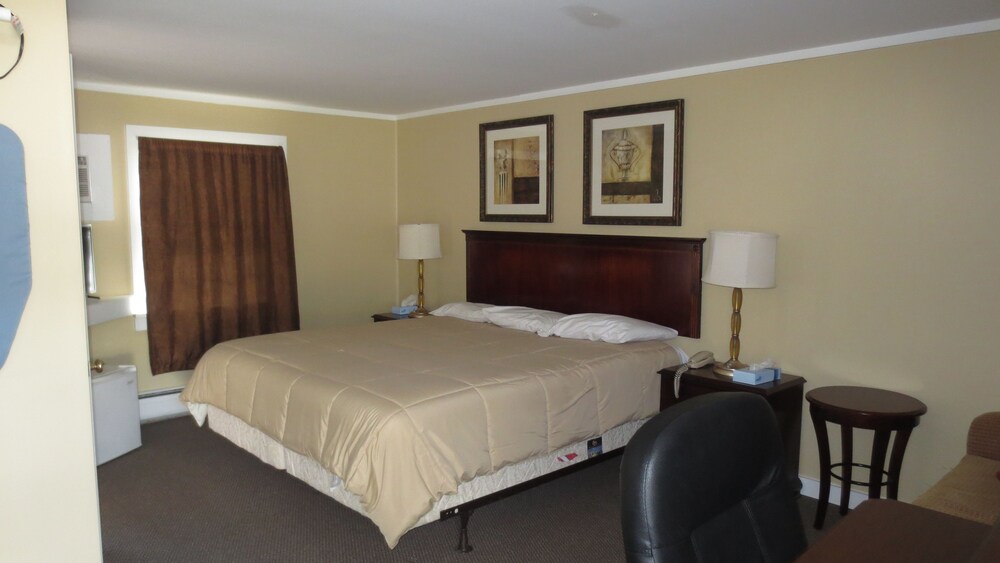 The Villager Motel - photo 4