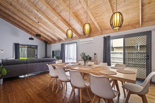 Scenic Beach Escape BYO Linen in Apollo Bay, Australia