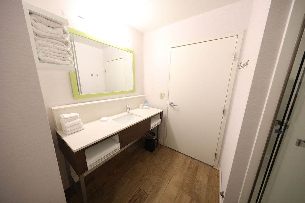 Hampton Inn Hutchinson - photo 47